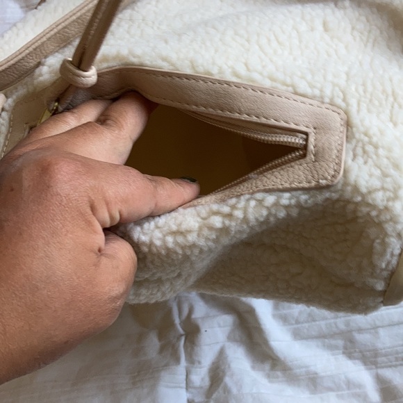 3 colors- Teddy backpack with flat bottom in light cream and black and pink - Picture 5 of 15